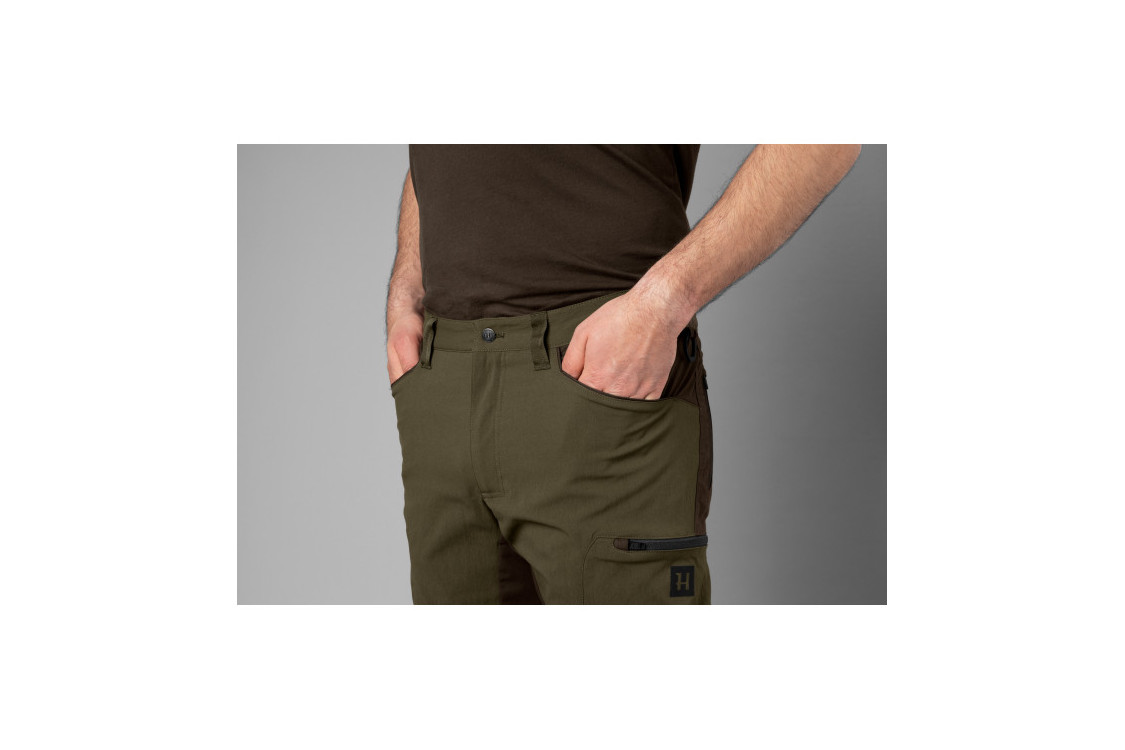 Spodnie myśliwskie – jak wybrać idealne spodnie do lasu i w teren?