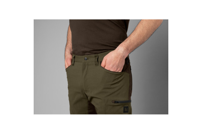 Spodnie myśliwskie – jak wybrać idealne spodnie do lasu i w teren?